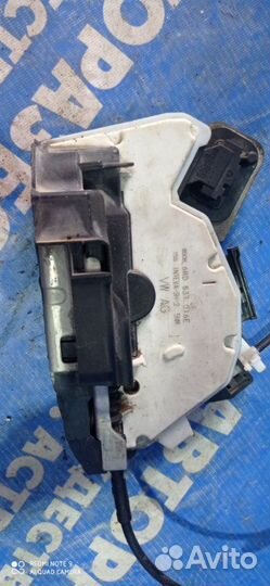 Передний правый замок двери Volkswagen Polo 5