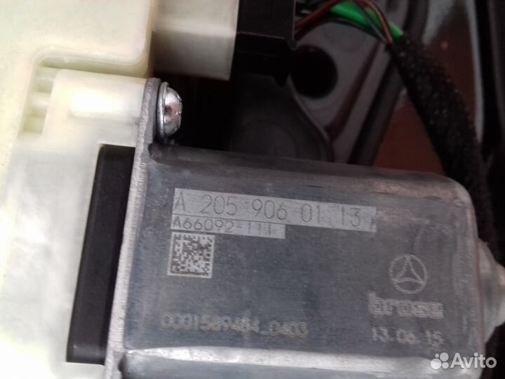 Мотор стеклоподьемника правой двери Мерседес 205