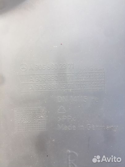 Клык задний на Mercedes Sprinter А9068802371