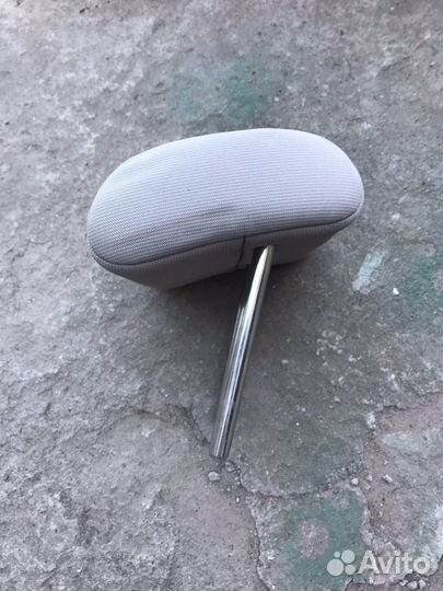 Подголовники задний центральный. mazda 3 2008 1е п