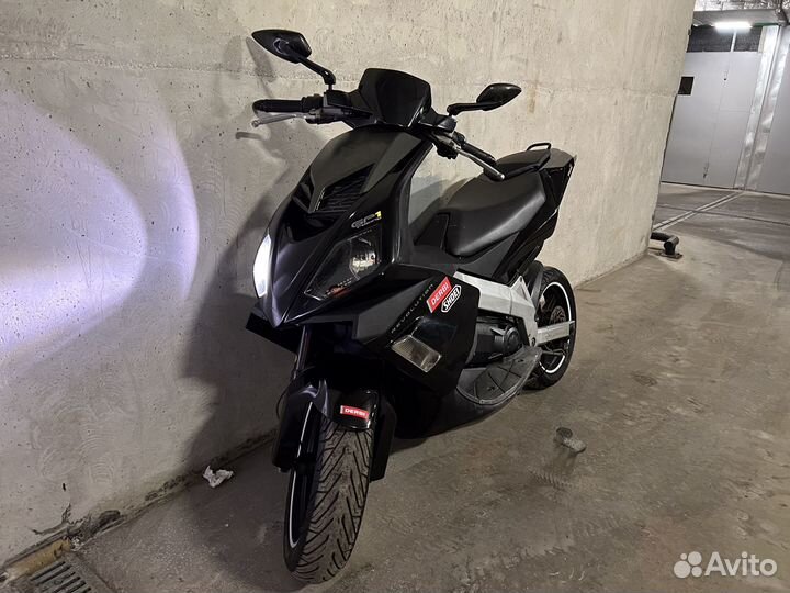 Скутер Aprilia SR 50 R