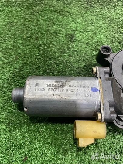 Мотор стеклоподъемника передний правый