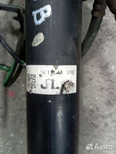 Передний амортизатор пружина infinity y51 Nissan