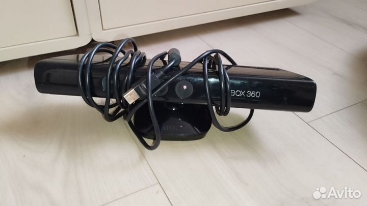 Xbox 360 с Kinect + 3 джойстика и Joy Ride