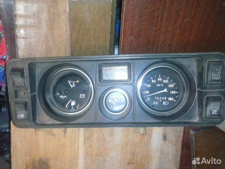 На 2105 (приборка ушла) радиатор,стекло заднее