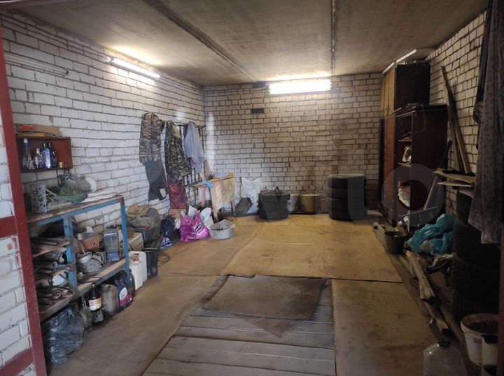 Гараж, > 30 м²