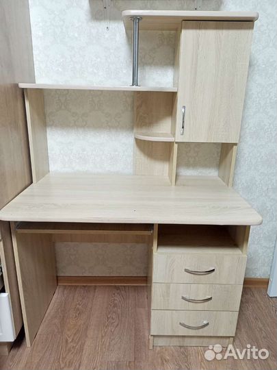 Письменный стол