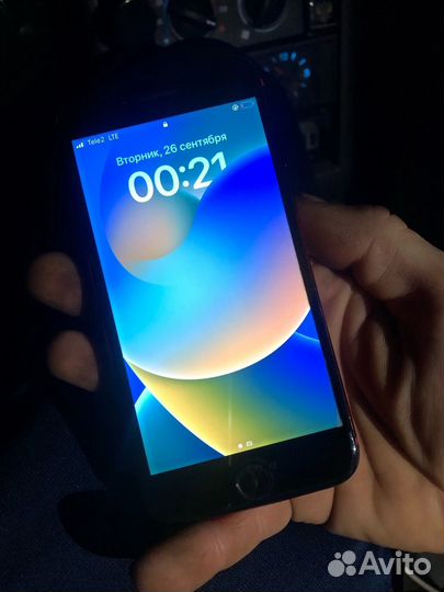 Телефон iPhone 8