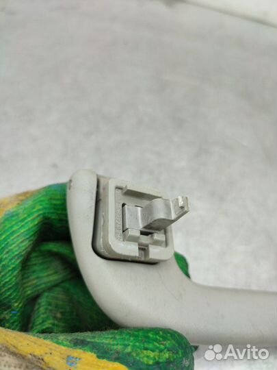 Ручка внутренняя потолочная Toyota Auris E15