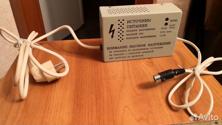 Блок питания Вход-220в; выход-14.3в