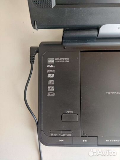 Портативный DVD плеер Panasonic DVD-LS83