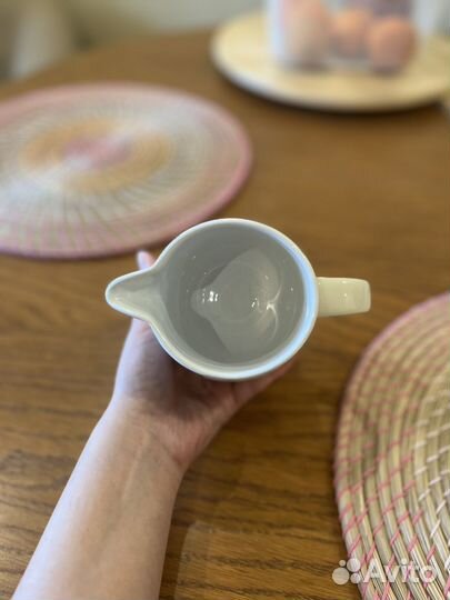 Фарфоровый молочник