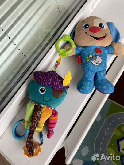 Игрушка развивающая фишер прайс на коляску