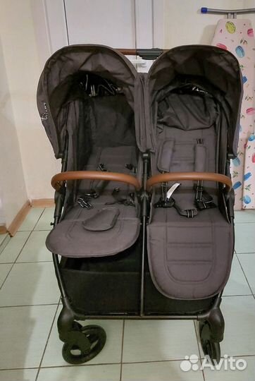 Коляска прогулочная для двойни/погодок