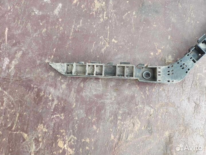 Кронштейн левый бампера Honda Accord 8