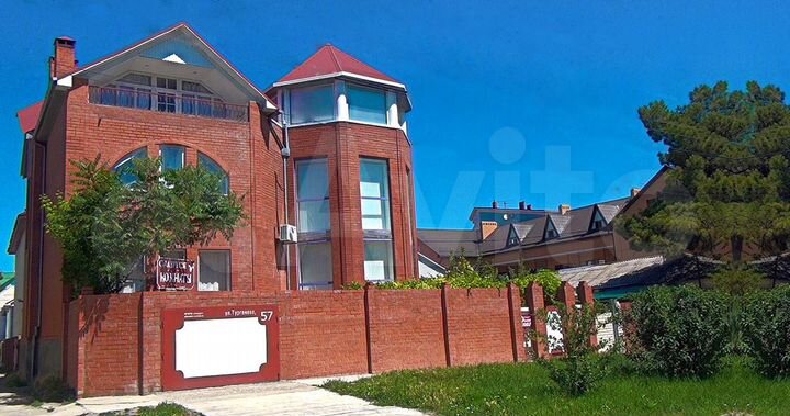 Дом 599 м² на участке 7,6 сот.