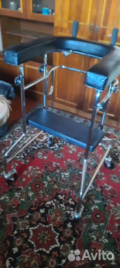 Ходунки-каталка с опорой под локоть для пожилых