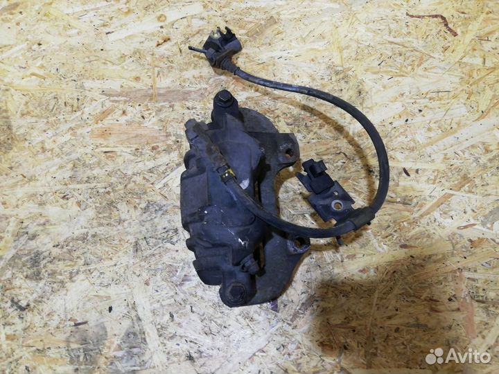 Суппорт тормозной передний правый Chrysler 300C