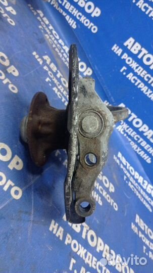 Передний левый поворотный кулак Mercedes-Benz W220