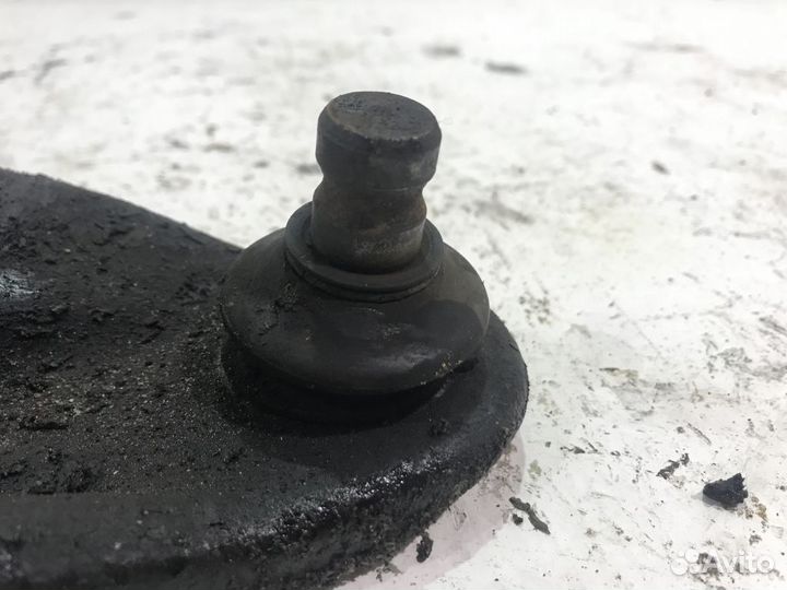 Рычаг передний левый нижний