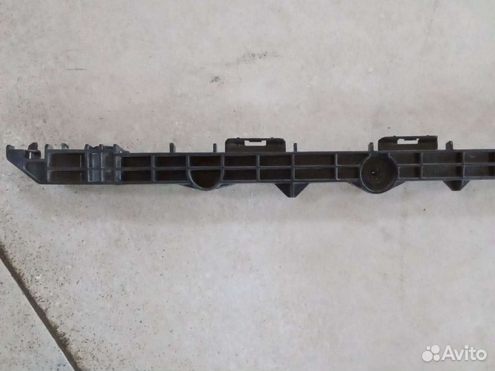 Крепление заднего бампера левое Toyota Camry V50