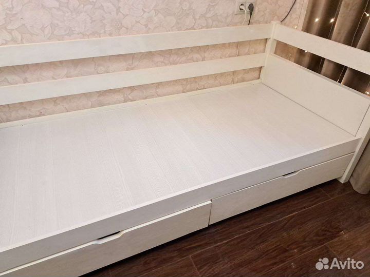 Кровать