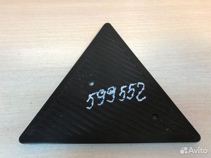 Отражатель на прицеп красный треугольный DOB-031