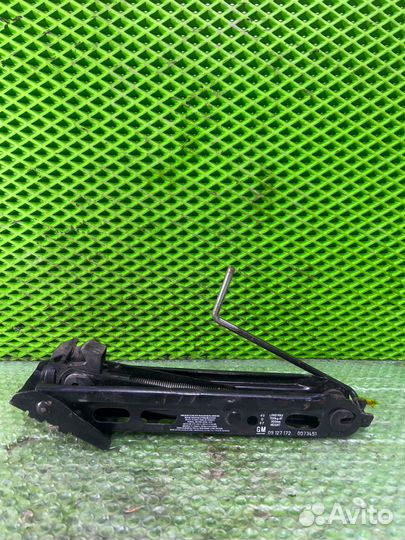 Домкрат Opel Corsa D 2008