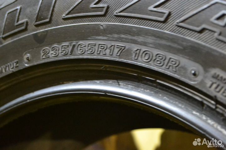 Bridgestone Blizzak DM-V1 235/65 R17