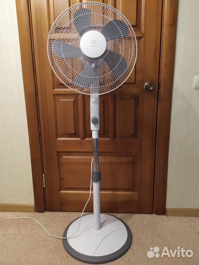 Вентилятор напольный Electrolux EFF-1003D