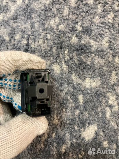 Кнопка стеклоподъемника задняя правая