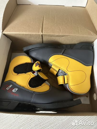 Лыжные ботинки