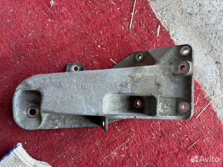 Опора двс Х5 E53 M54B30 левая