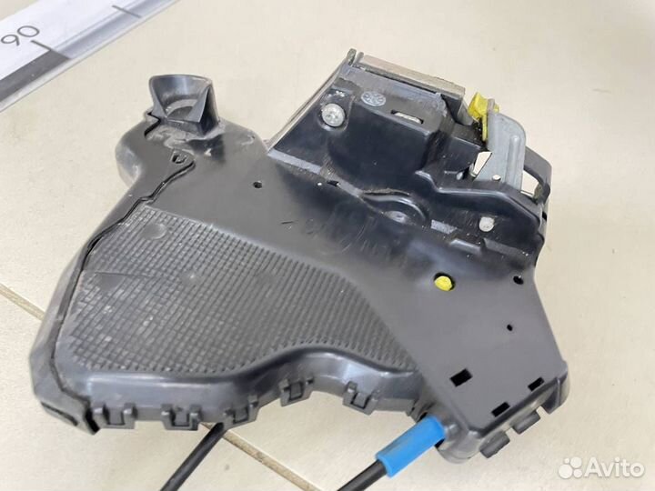 Замок двери передней левой Lexus IS 250/350 2005-2