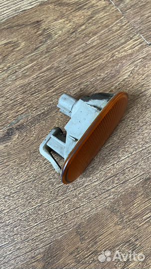 Повторитель поворота в крыло Mitsubishi Galant 8