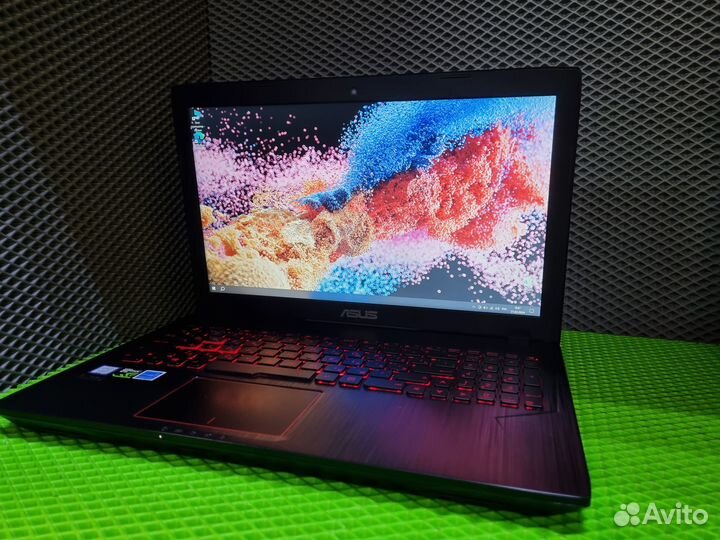 Ноутбук Asus i5 7300/8Gb/SSD/GTX 1050