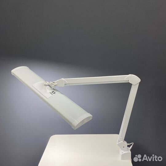 Лампа бестеневая на струбцине