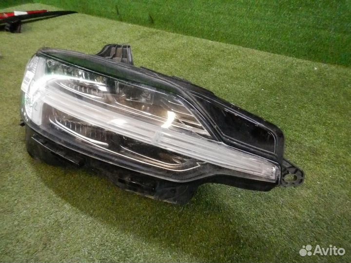 Фара правая Volvo V60