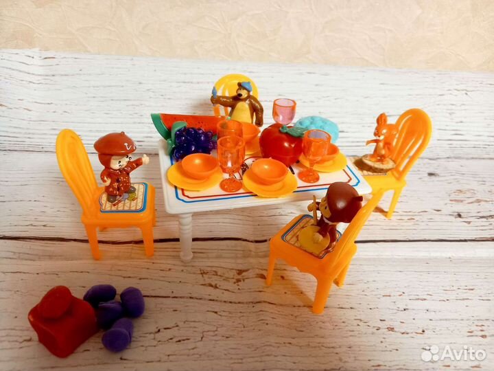 Набор мебели и посуды д/кукол и др. игрушек