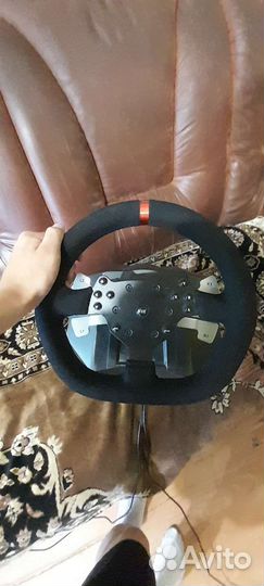 Игровой руль с педалями