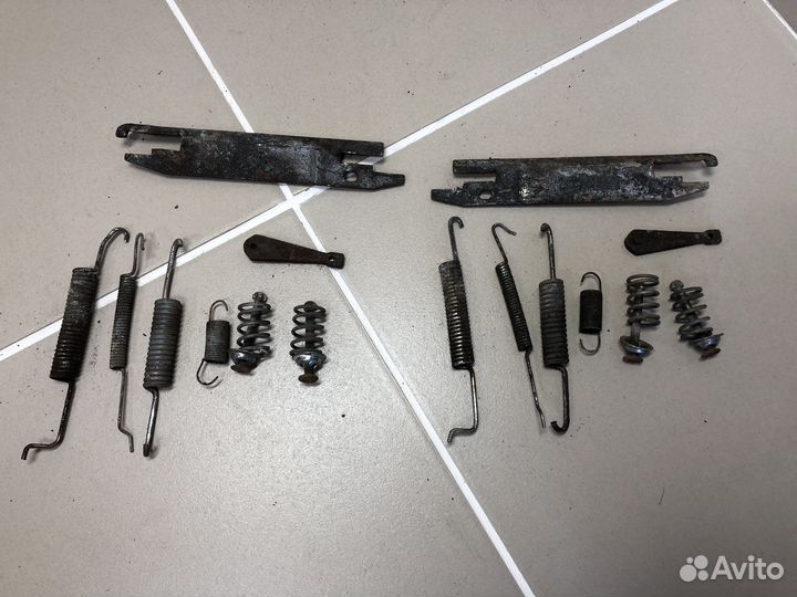 Ремкомплект комплект пружин ручника Skoda Fabia 2