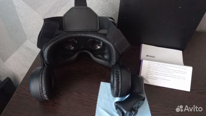 Очки виртуальной реальности с пультом