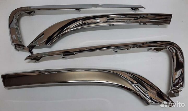 Молдинги переднего бампера LADA Vesta
