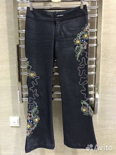 Джинсы с вышивкой