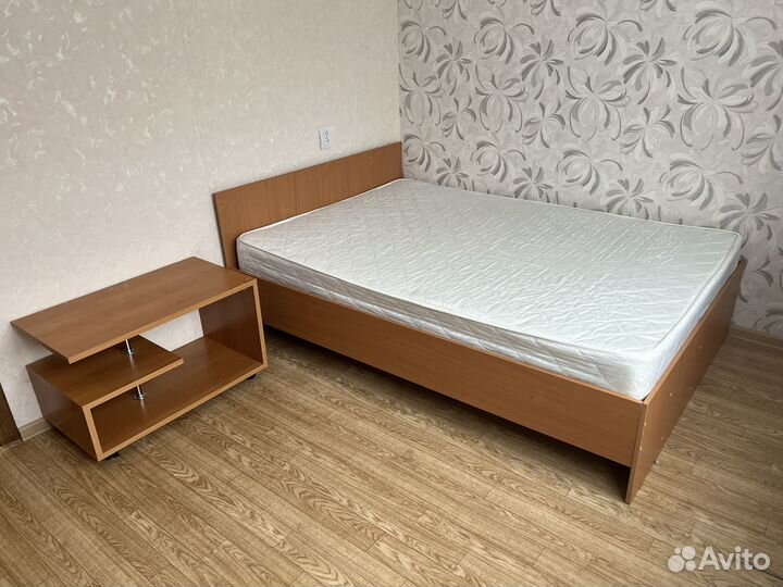 Кровать с матрасом 200*140