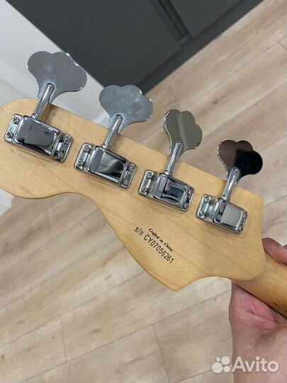 Бас-гитара fender squier Jazz Bass