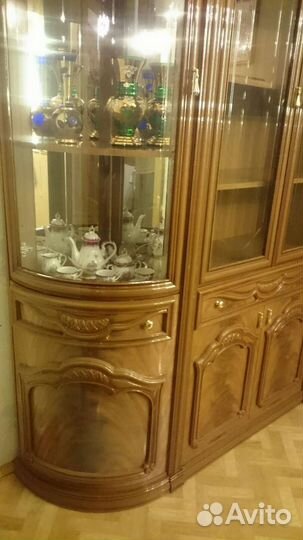 Витрина стенка горка буфет для посуды Италия