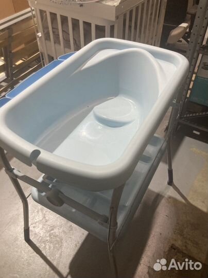Пеленальный столик с ванночкой Chicco