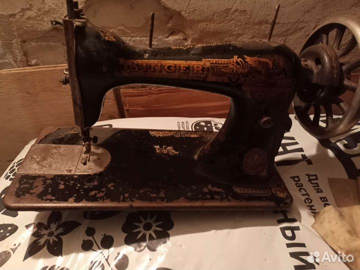 Старинная швейная машина