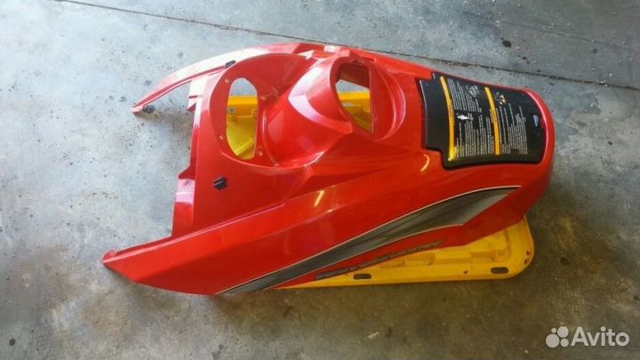 Обтикатель передний от Yamaha VX 2005. красный